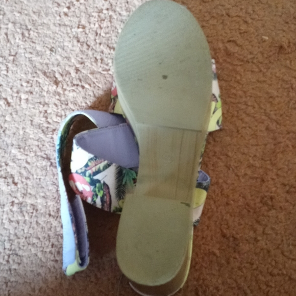 Wooden wedge platform summer sandal - Picture 3 of 4